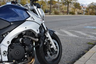 Suzuki GSR600 Naked Azul/Plata