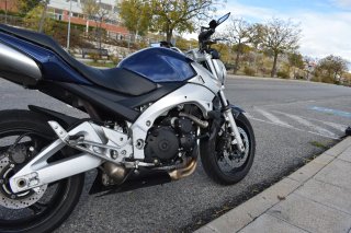 Suzuki GSR600 Naked Azul/Plata