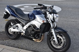 Suzuki GSR600 Naked Azul/Plata