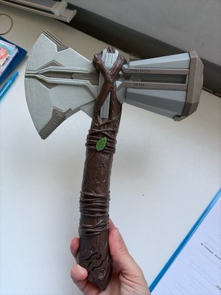 Hacha Stormbreaker Vengadores Endgame