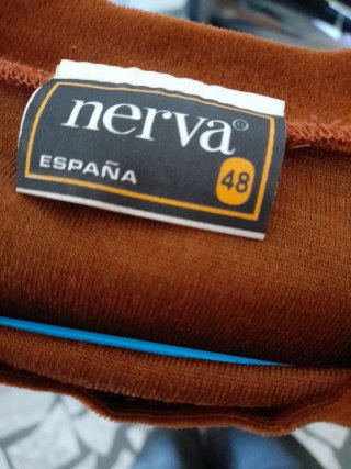Camiseta Nerva manga larga marrón de terciopelo