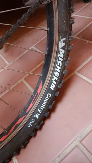 Bicicleta BTWIN Rockrider Ruedas Michelin