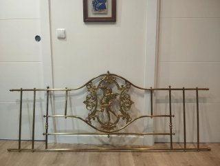 Cabecero de cama dorado laton