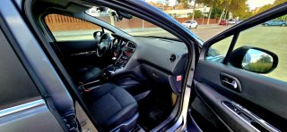 Peugeot 5008 2011
