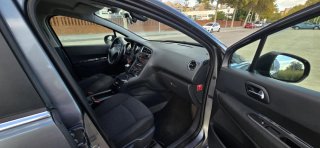 Peugeot 5008 2011