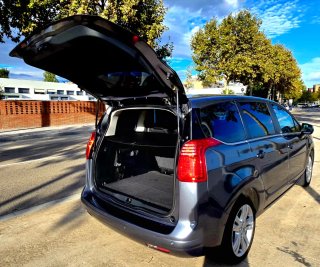Peugeot 5008 2011