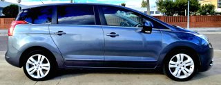 Peugeot 5008 2011