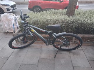 Bicicleta Megamo Gris con Ruedas Naranjas
