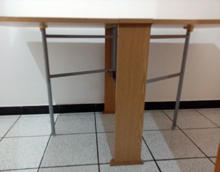 Mesa plegable con alas abatibles