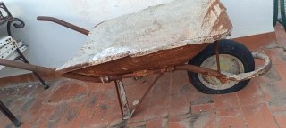 Carrillo antiguo de mano
