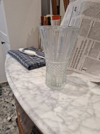 Jarrón de cristal labrado para centro de mesa