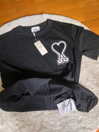 Camiseta Ami Paris Negra Corazón