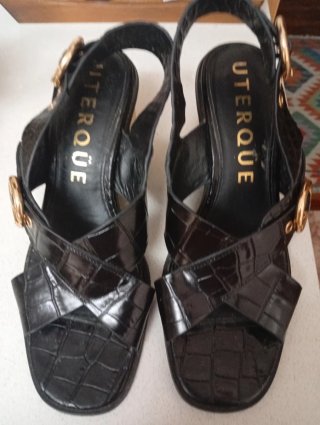 Sandalias Uterqüe Negras Piel Cocodrilo