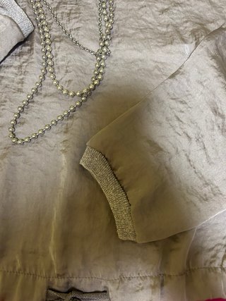 Blusa Zara, tejido sedoso efecto burbuja, calidad.