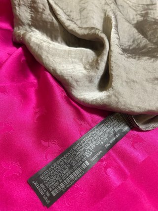 Blusa Zara, tejido sedoso efecto burbuja, calidad.