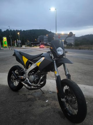 SE VENDE O INTERCAMBIO POR MOTO AM6