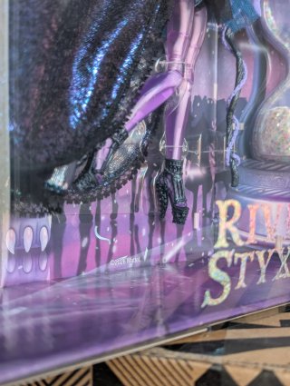 Monster High Skullector River Styxx Muñeca