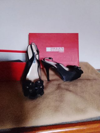 Zapatos de tacón Belén Esteban negros