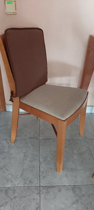 Mesa de comedor con 4 sillas
