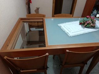 Mesa de comedor con 4 sillas