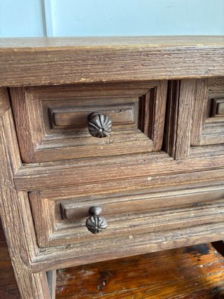 Mesita auxiliar antigua de madera