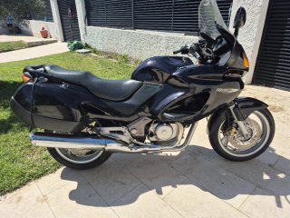 Honda Deauville 650 Negra