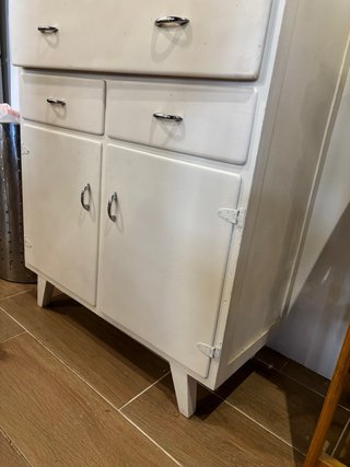 Alacena vintage con puerta de cristal