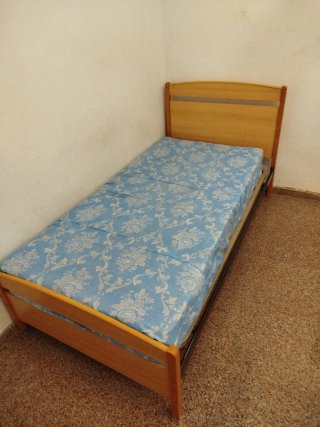 Se regalan Sofá y sillón y camas