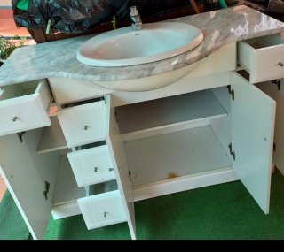 Mueble de baño con lavabo de mármol
