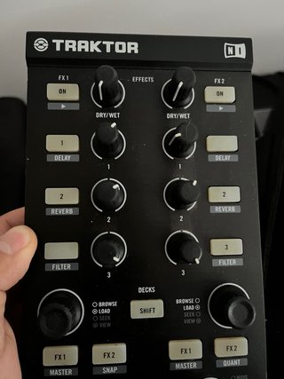 Controlador DJ Traktor Kontrol X1