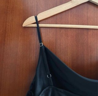 Camisa negra tirantes satinada