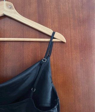 Camisa negra tirantes satinada