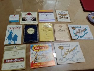 Lote de 12etiquetas de vino Valdepeñas