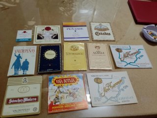 Lote de 12etiquetas de vino Valdepeñas