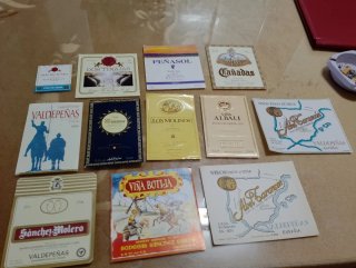 Lote de 12etiquetas de vino Valdepeñas