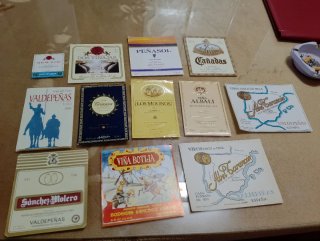 Lote de 12etiquetas de vino Valdepeñas