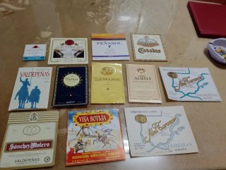 Lote de 12etiquetas de vino Valdepeñas