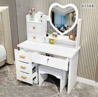 Toeletta con specchio LED a cuore e sgabello