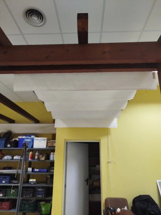 Pérgola de madera con estores
