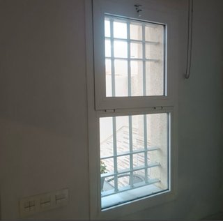 Ventana aluminio blanca