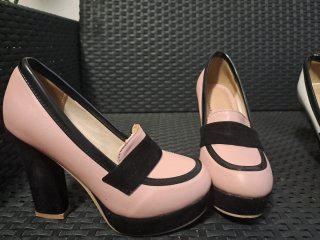 Zapatos de fiesta dorados con bolso