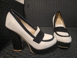 Zapatos de fiesta dorados con bolso