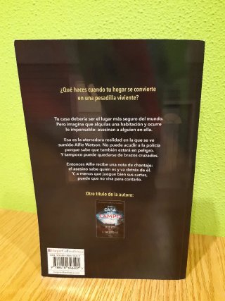 Novela negra La puerta cerrada-Lisa Stone