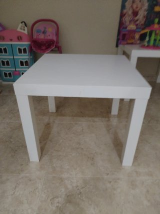 Mesa de madera blanca