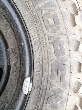 Llantas + neumáticos Nissan Gr 285/75R16