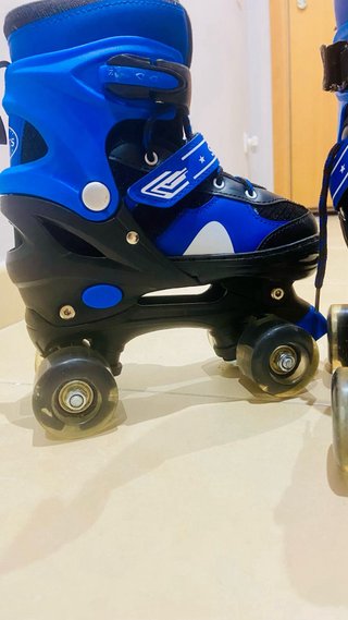 Patines 4 Ruedas Ajustables Azul/Negro