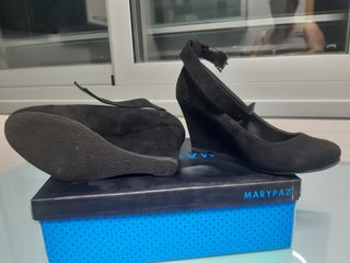Zapatos de cuña Marypaz negros talla 36