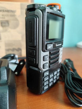 EMISORA UHF VHF + AEREA Y CB (RX) +ANTENA CB-27MHZ