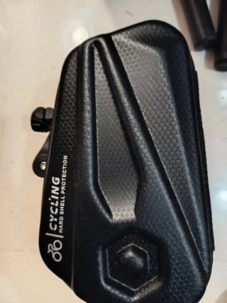 Guantes, porta botes, manguitos, pedales, gafas et