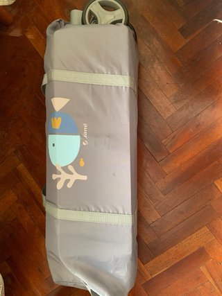 Cuna de viaje con estampado infantil marca Jane